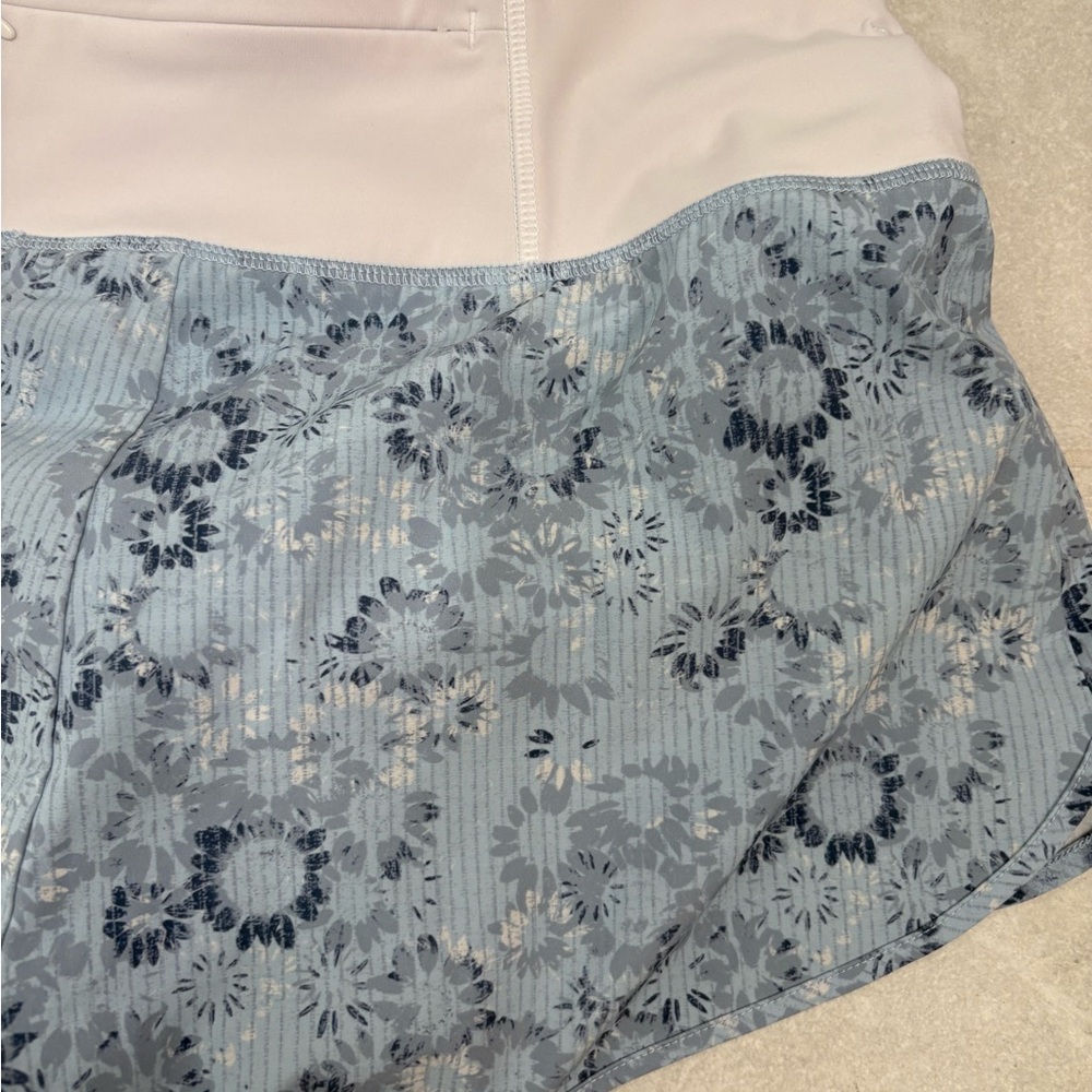 Sweaty Betty Blue White Floral Time Trial Run Shorts Size Small - Picture 6 of 11